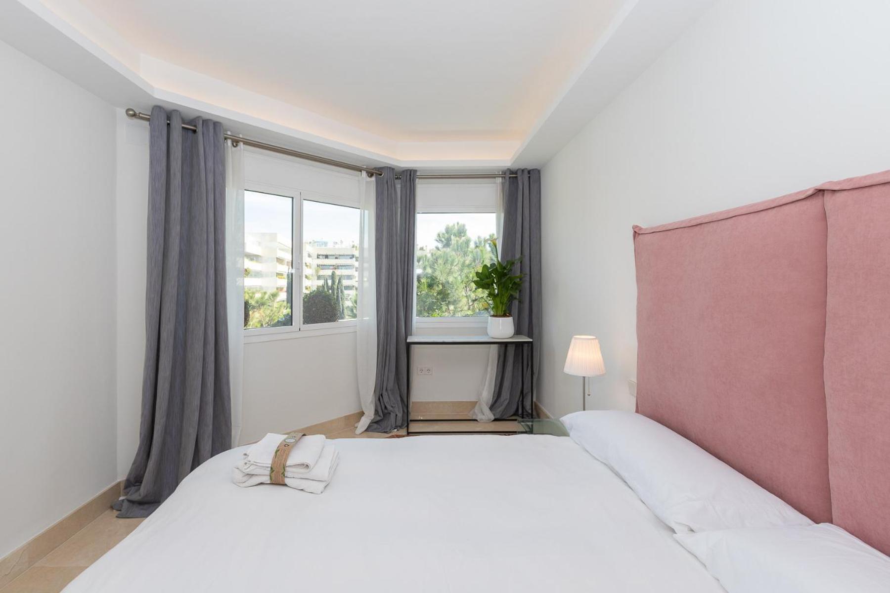 Lujoso Apartamento Con Piscina En Paseo Maritimo Marbella Exterior foto