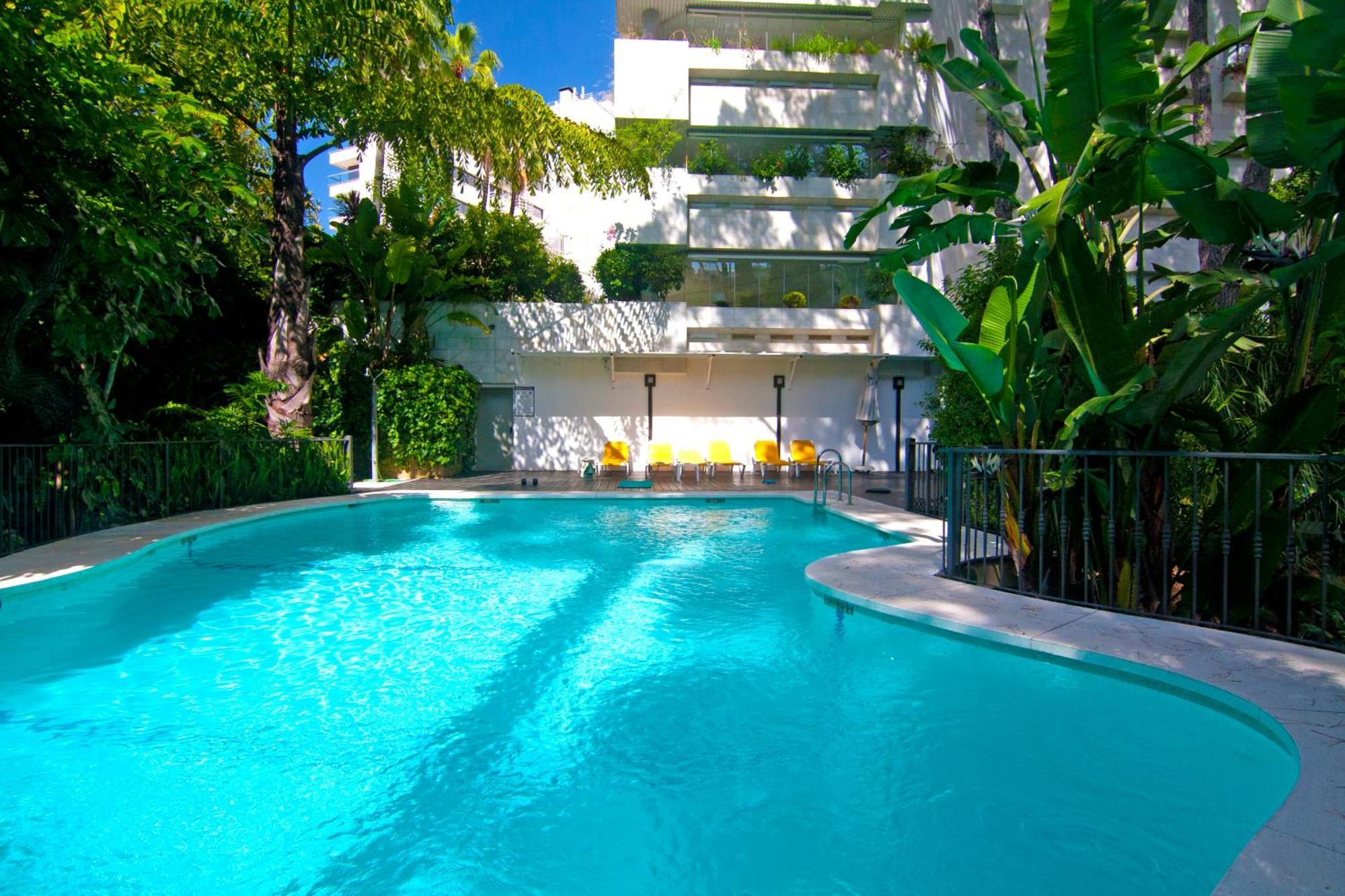 Lujoso Apartamento Con Piscina En Paseo Maritimo Marbella Exterior foto